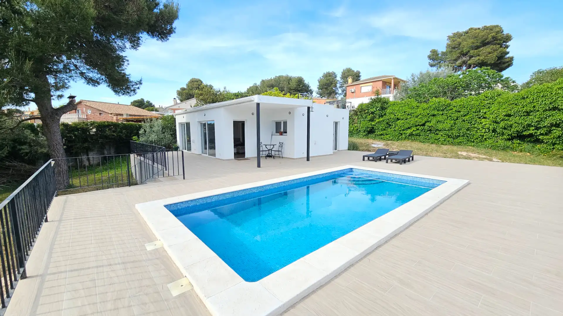 Schwimmbecken von Haus oder Chalet zur Miete in El Catllar  mit Klimaanlage, Heizung und Privatgarten