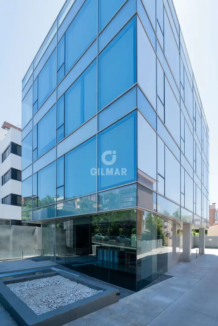 Außenansicht von Gebäude zur Miete in Madrid