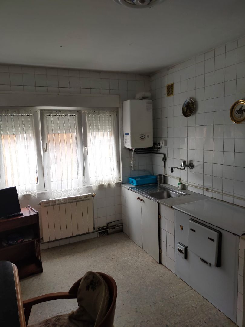 Cuina de Pis en venda en Gijón  amb Calefacció