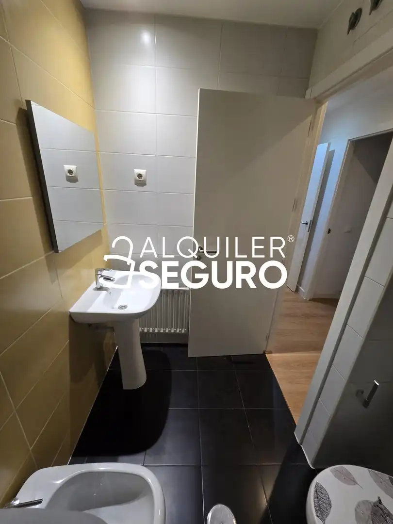 Bany de Pis de lloguer en Torrejón de Ardoz amb Calefacció, Terrassa i Traster