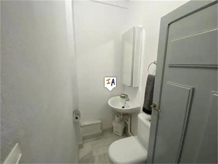 Baño de Casa adosada en venta en Frailes con Terraza, Trastero y Internet