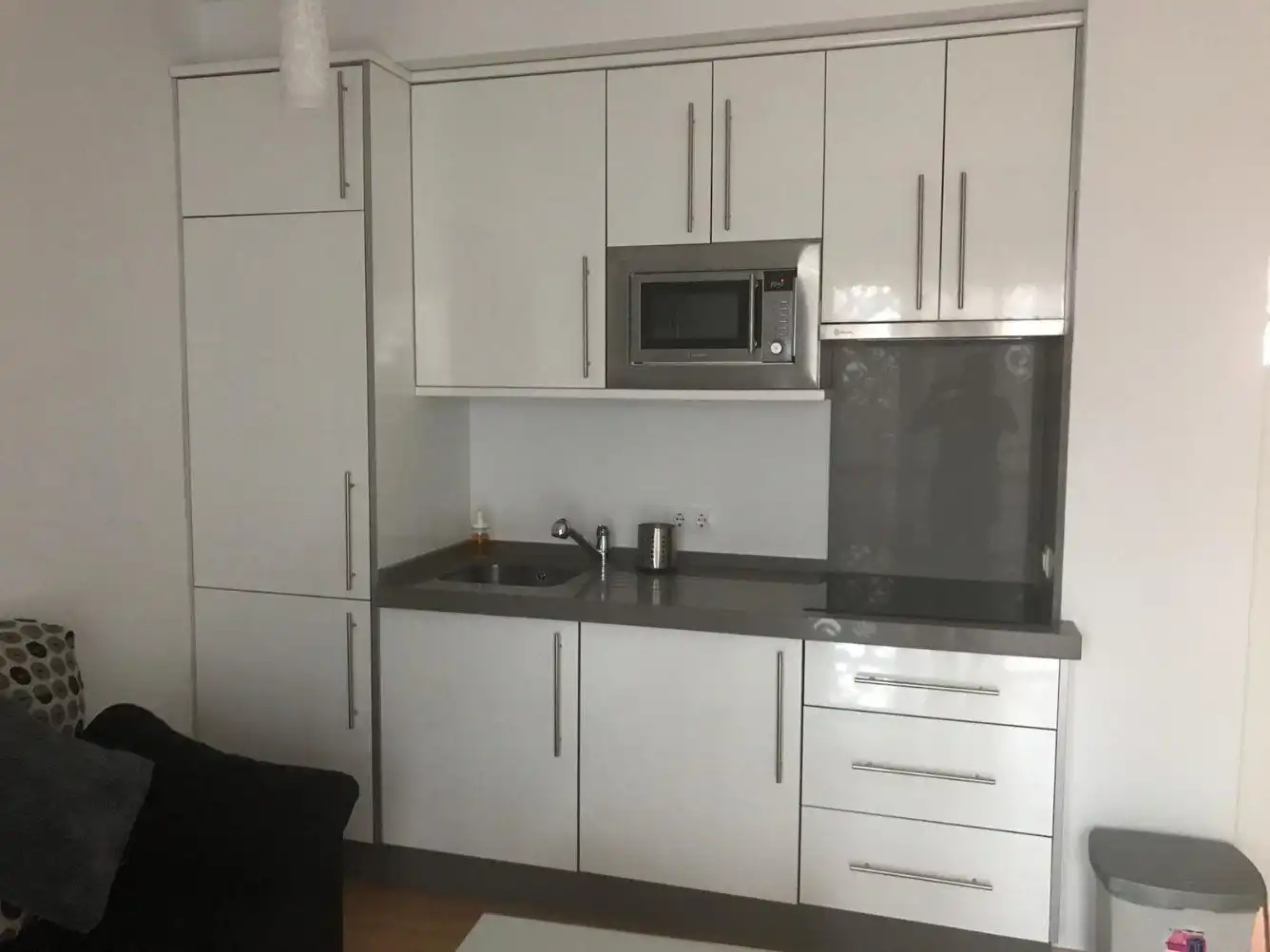 Cuina de Apartament de lloguer en Algeciras amb Moblat i Piscina comunitària