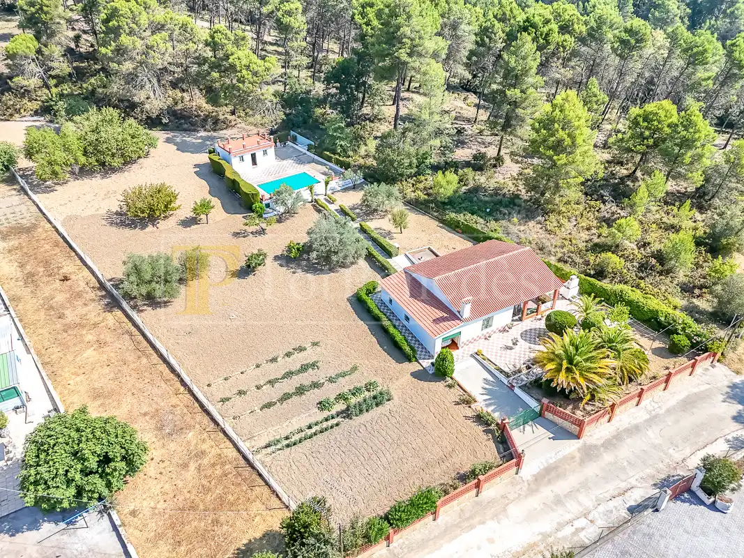 Villa con piscina in vendita a Carrer de la Riera