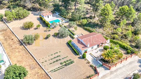 Chalet rodeado de naturaleza con piscina en Querol