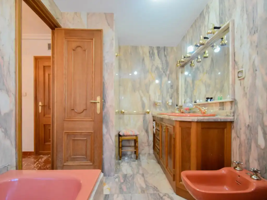 Bathroom of Flat for sale in Granada  with Heating
