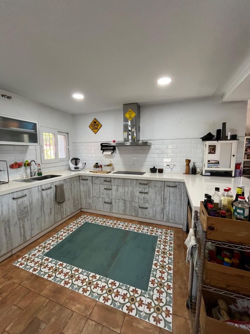 Cocina de Casa o chalet en venta en Chiclana de la Frontera con Aire acondicionado, Calefacción y Jardín privado