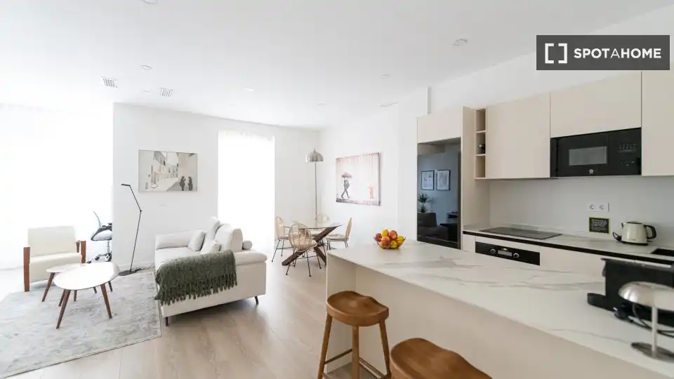 Flat with terrace to rent in L'Eixample
