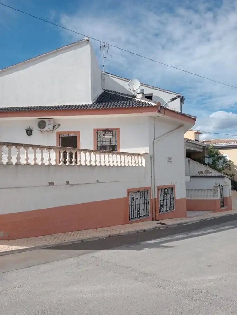 Casa con terraza en venta en La Font de la Figuera, imagen 2