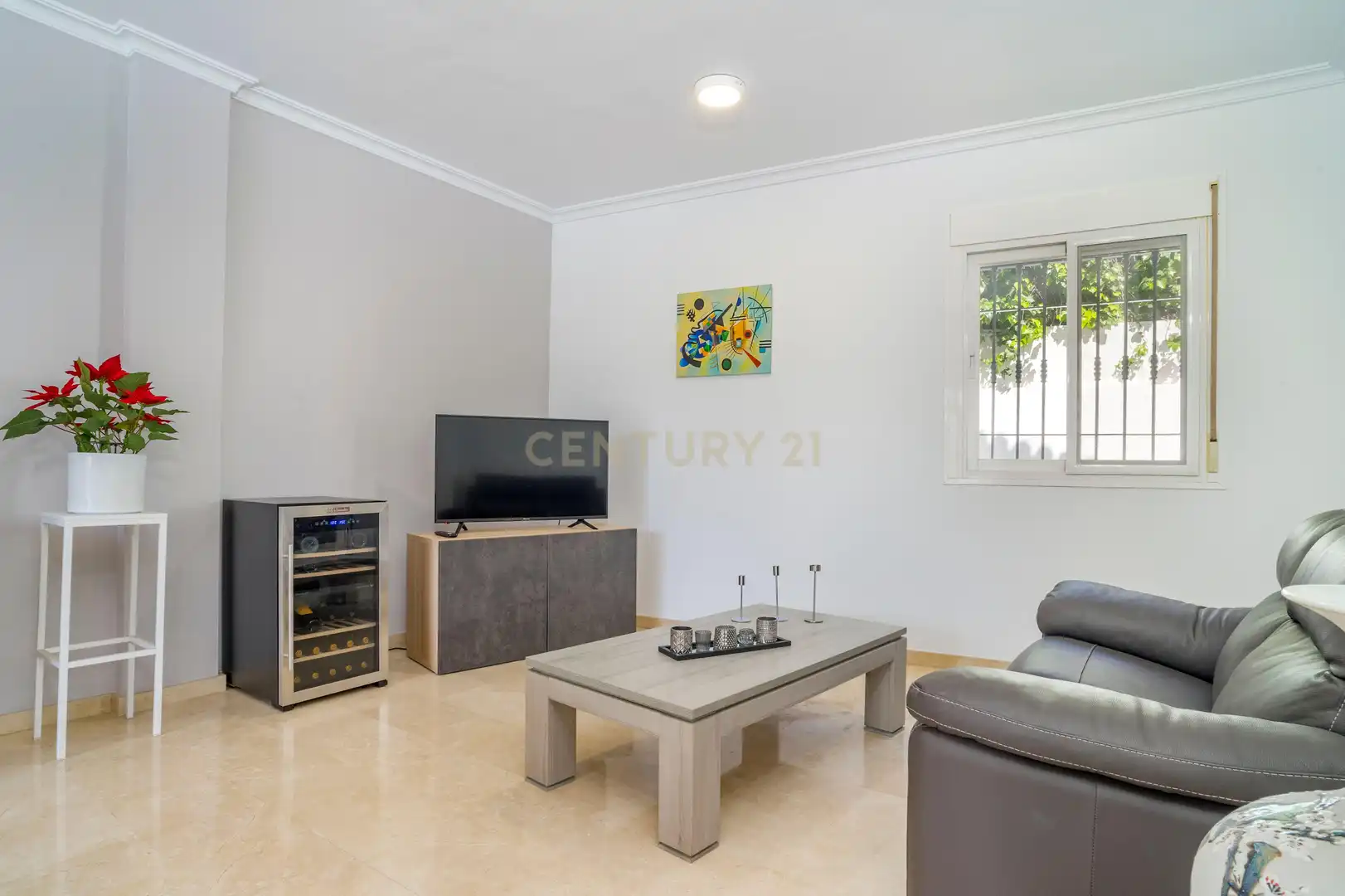 Sala d'estar de Casa o xalet en venda en Fuengirola amb Aire condicionat, Jardí privat i Traster