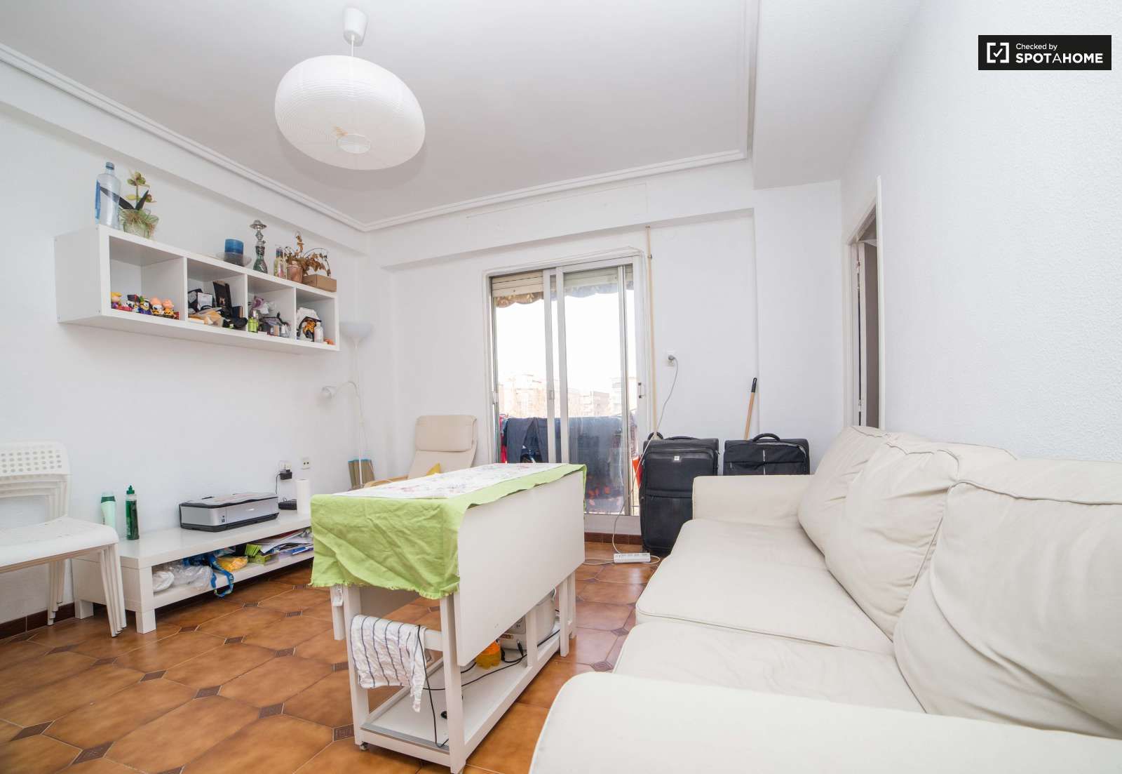Dormitori de Apartament per a compartir en  Valencia Capital amb Aire condicionat i Terrassa