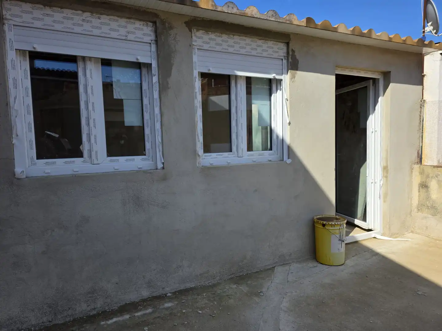 Außenansicht von Einfamilien-Reihenhaus zum Verkauf in Montornès del Vallès mit Terrasse und Alarm