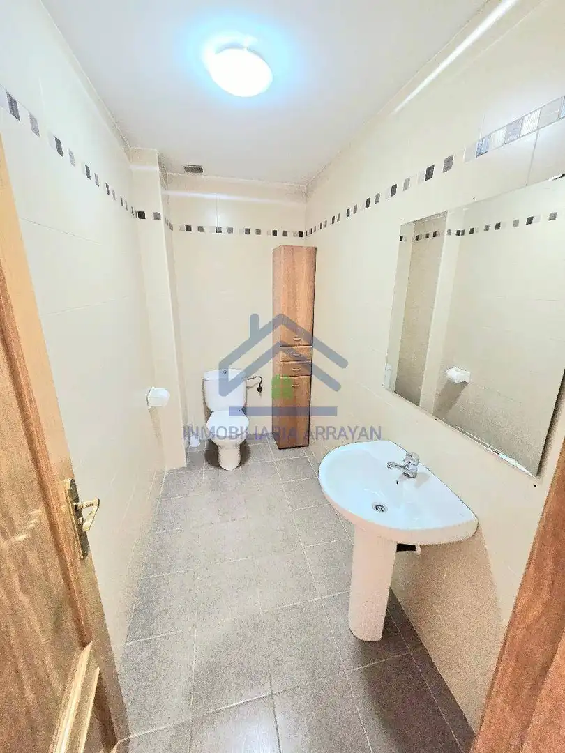 Badezimmer von Wohnung zum Verkauf in Las Gabias mit Terrasse und Möbliert