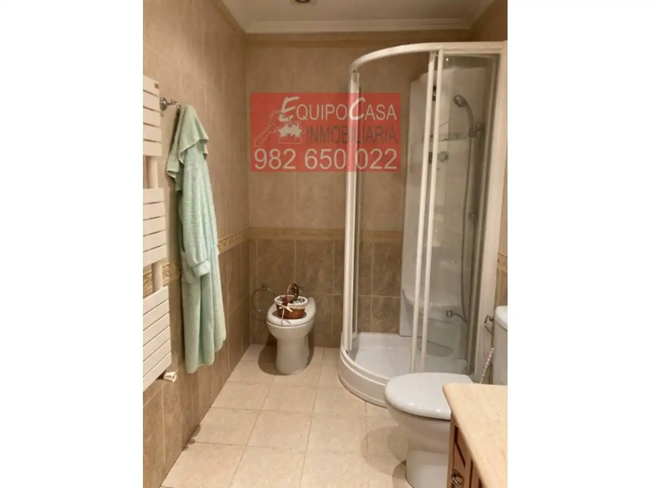 Badezimmer von Einfamilien-Reihenhaus zum Verkauf in Lugo mit Heizung, Privatgarten und Parkett