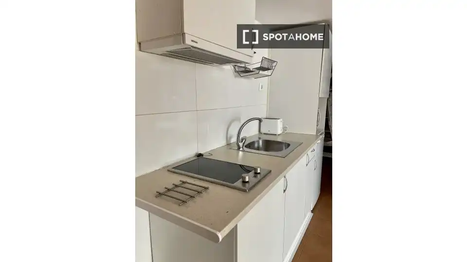 Cuina de Pis de lloguer en Catarroja amb Aire condicionat, Calefacció i Moblat