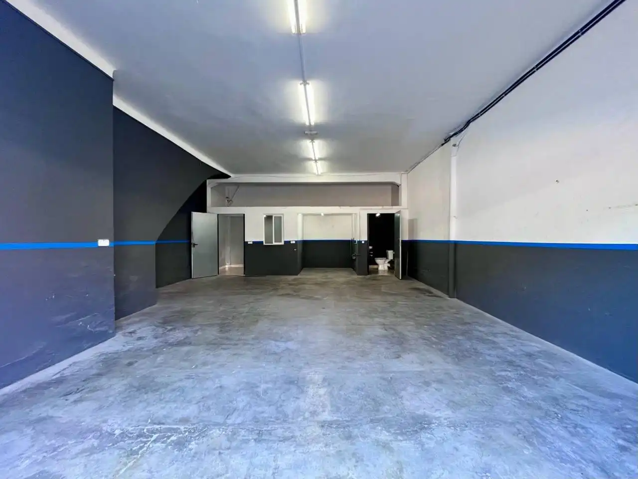 Local comercial de lloguer a Calle Subirats