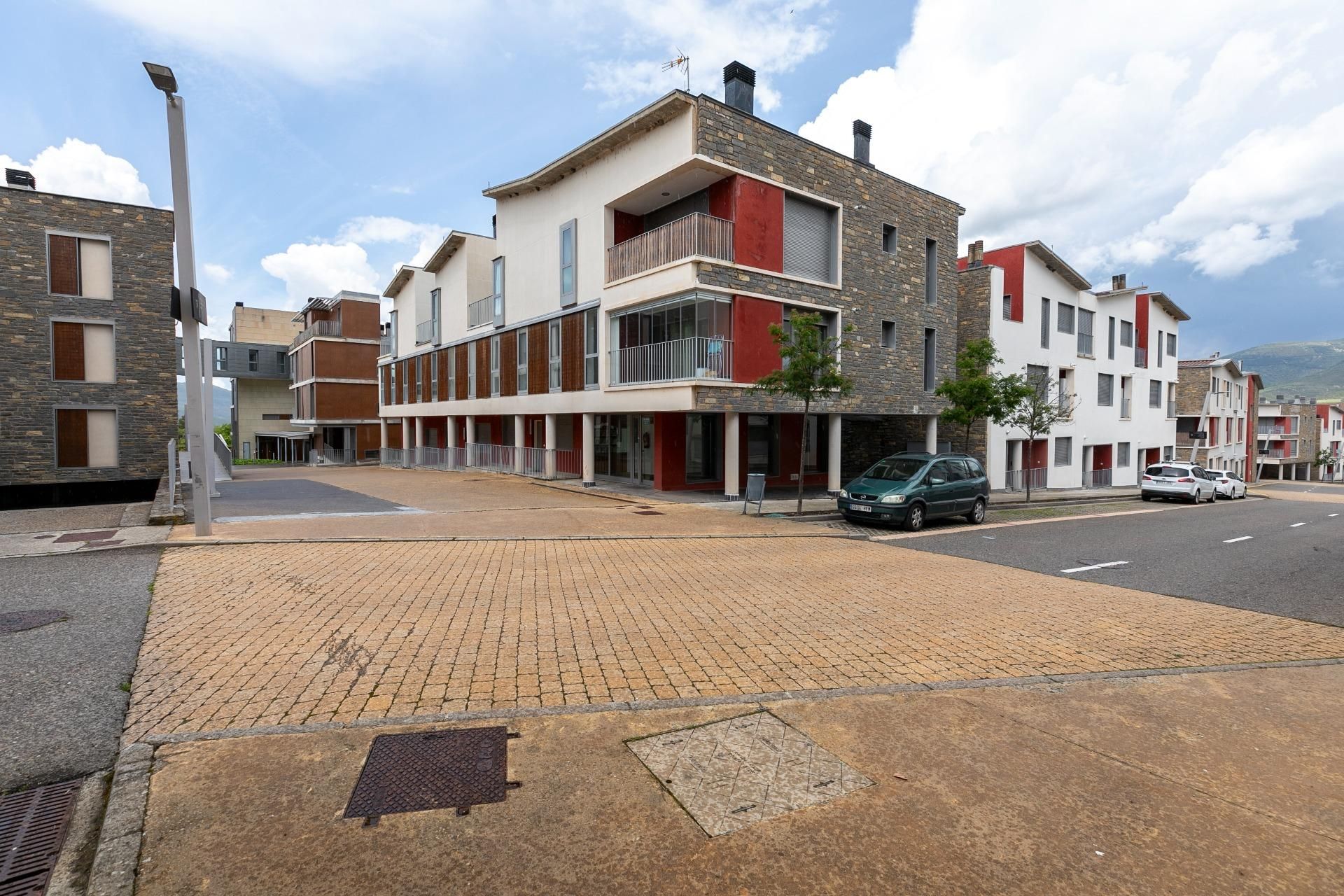 Vista exterior de Piso en venta en Sabiñánigo con Calefacción, Jardín privado y Terraza