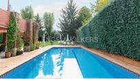 Swimming pool of House or chalet for sale in Majadahonda  with Air Conditioner, Heating and Private garden