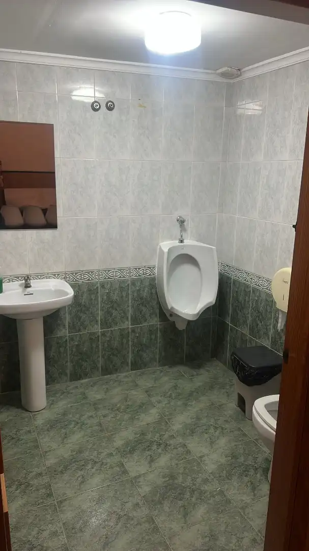 Baño de Local en traspaso en Alfafar con Aire acondicionado, Calefacción y Parquet