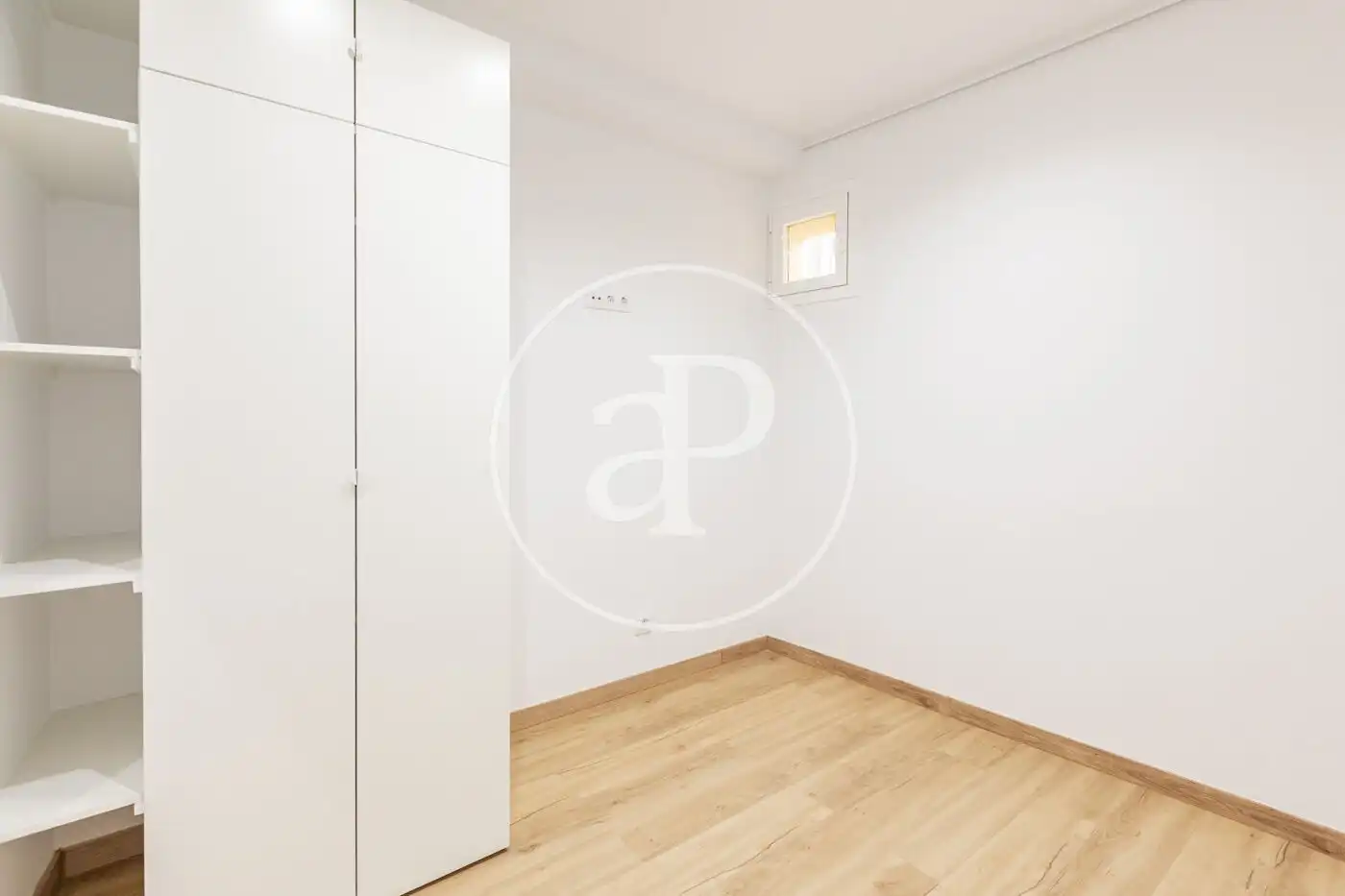 Piso en venta en Madrid con Calefacción y Balcón