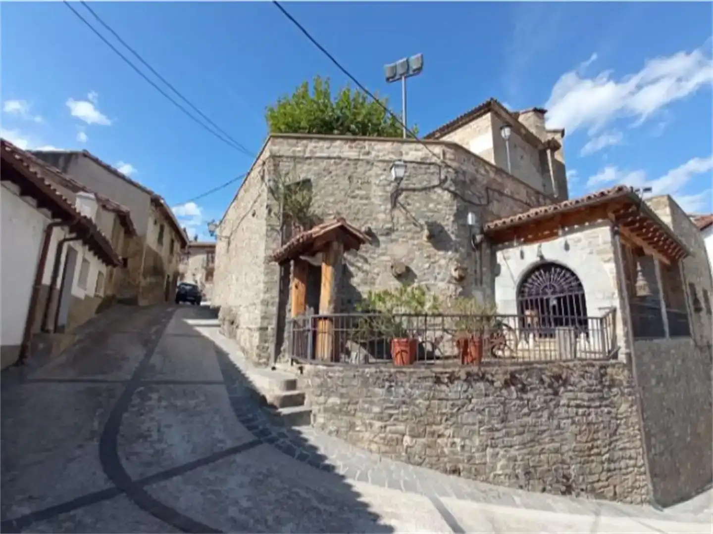 Vista exterior de Piso en venta en Salvatierra de Esca, Zaragoza