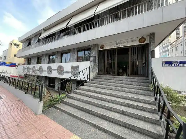 Vista exterior de Oficina en venda en Las Palmas de Gran Canaria amb Aire condicionat i Calefacció