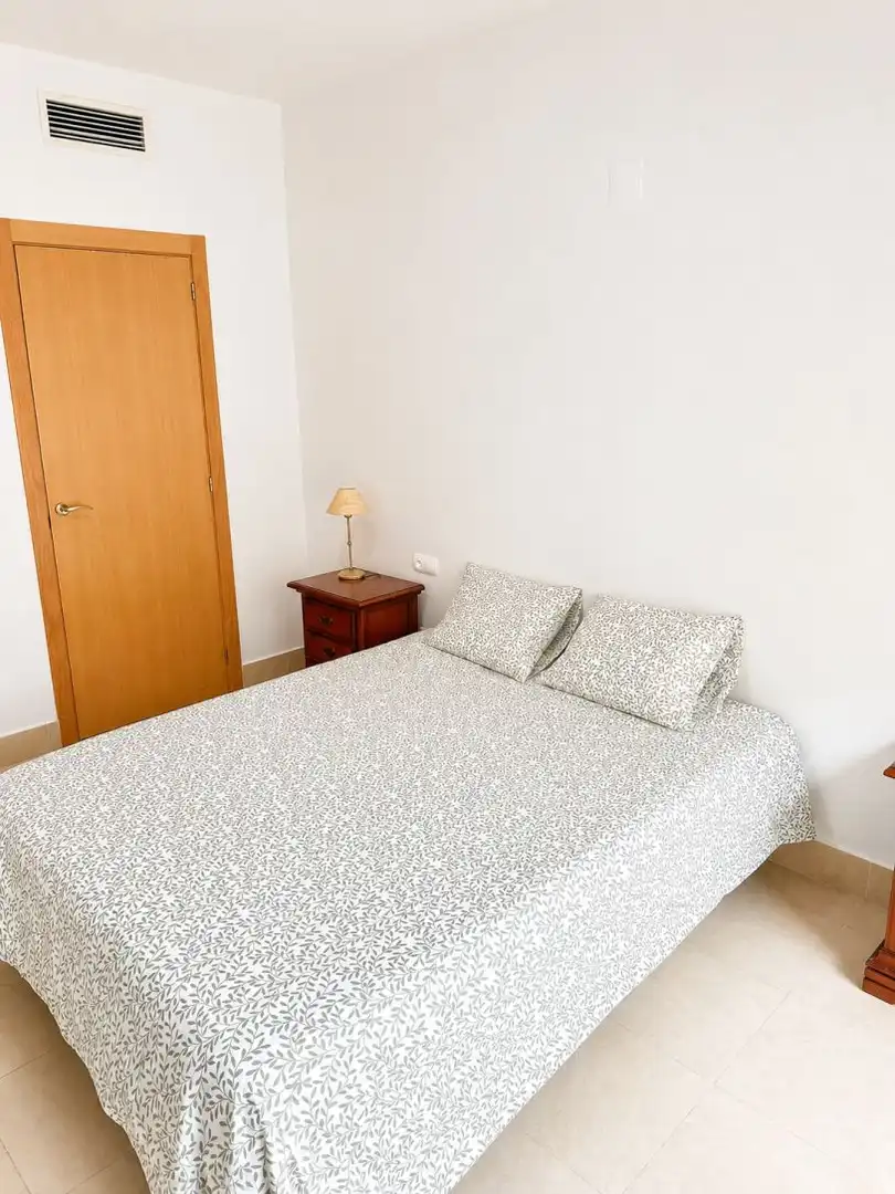 Dormitori de Apartament de lloguer en Marbella amb Aire condicionat, Calefacció i Jardí privat
