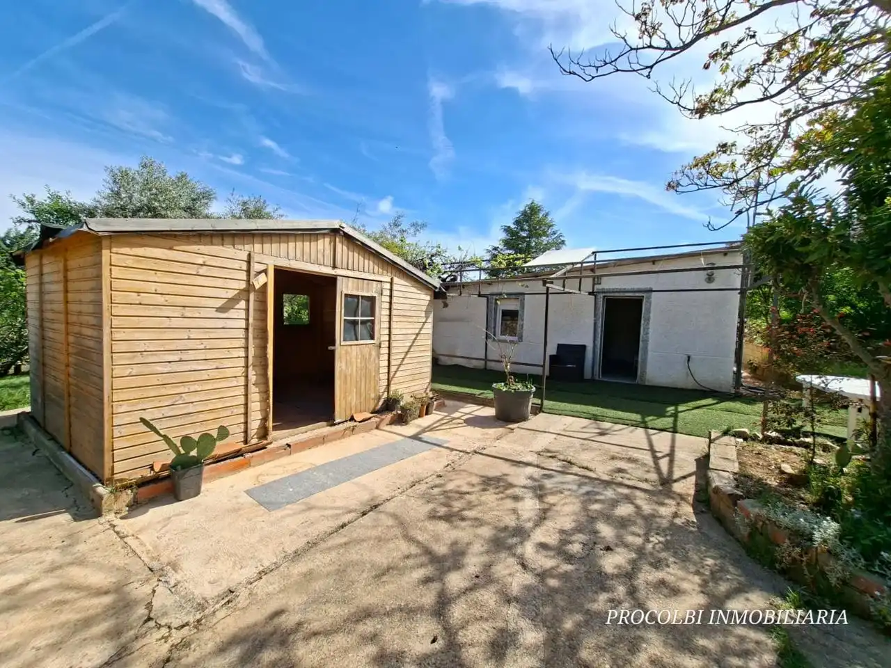 Vista exterior de Casa o xalet en venda en Uceda amb Aire condicionat, Jardí privat i Terrassa
