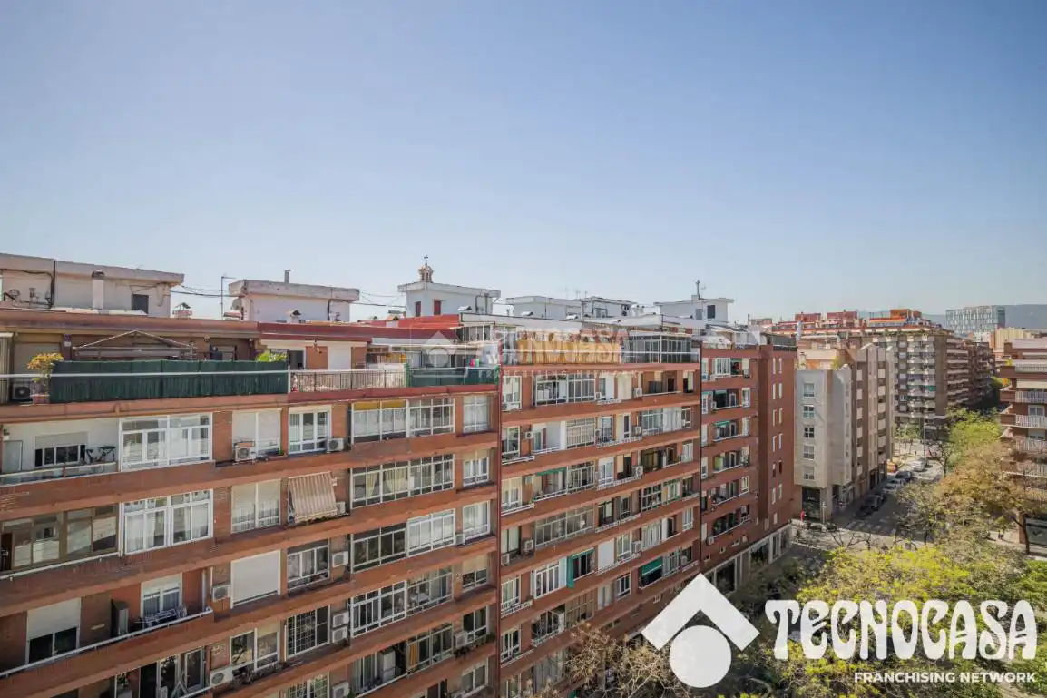 Vista exterior de Ático en venta en Barcelona con Balcón