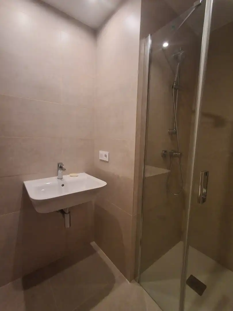 Baño de Piso en venta en Oviedo  con Calefacción y Trastero
