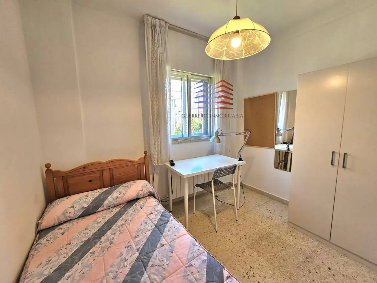 Habitación de Piso de alquiler en Ourense Capital  con Calefacción y Amueblado