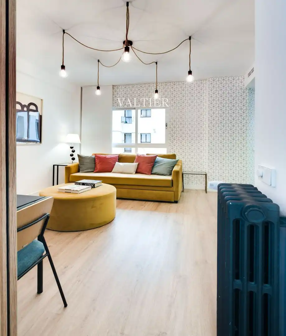 Living room of Flat for rent in Madrid  with Air Conditioner, Heating and Furnished