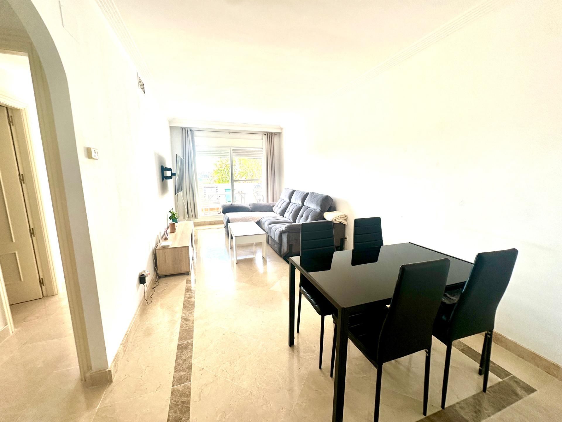 Menjador de Apartament en venda en Mijas amb Aire condicionat, Jardí privat i Terrassa