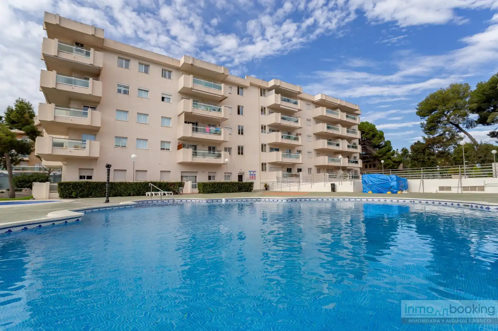Schwimmbecken von Wohnungen zum Verkauf in Salou mit Klimaanlage, Heizung und Terrasse