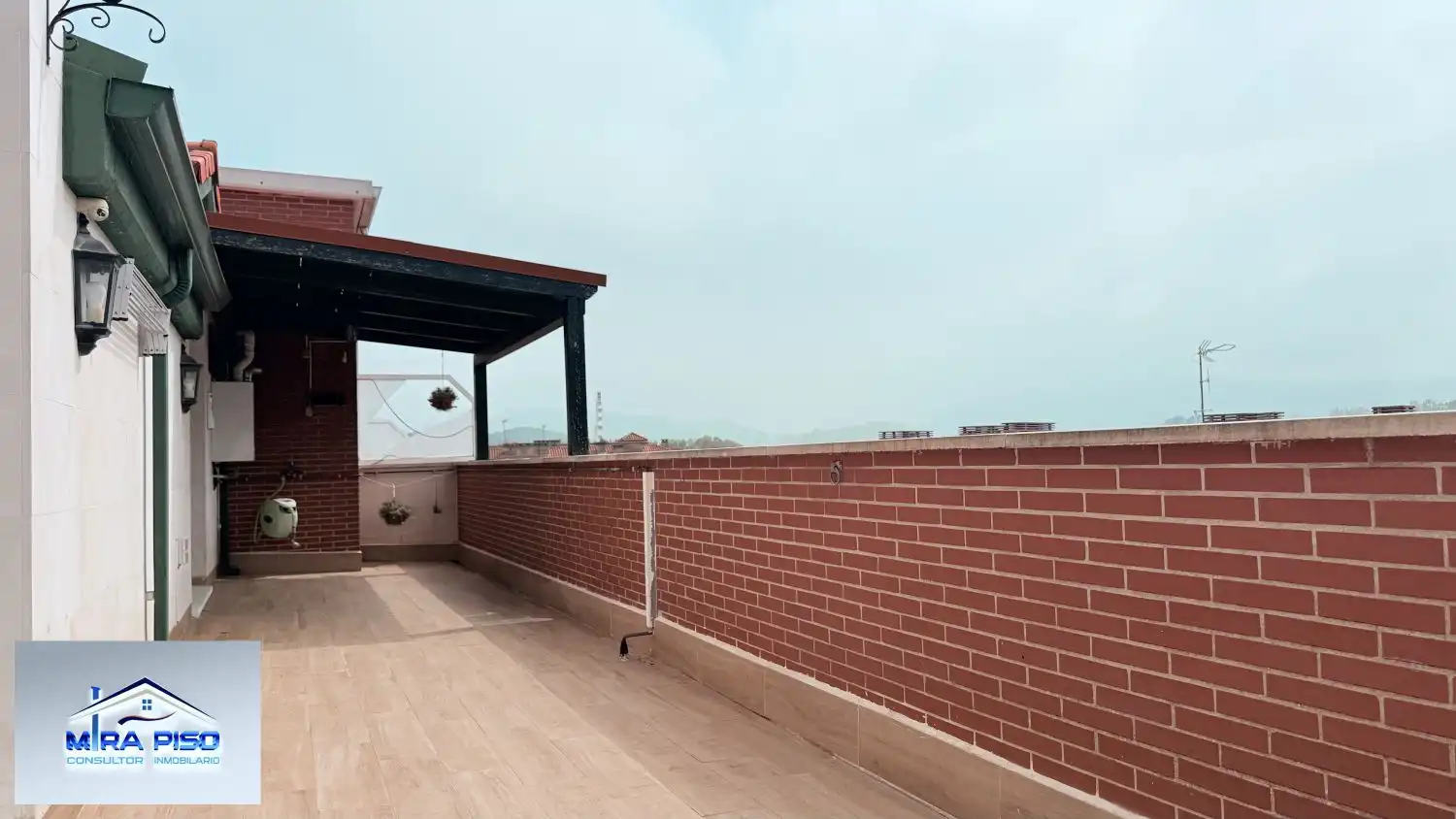 Terraza de Ático en venta en Entrambasaguas con Calefacción, Parquet y Terraza