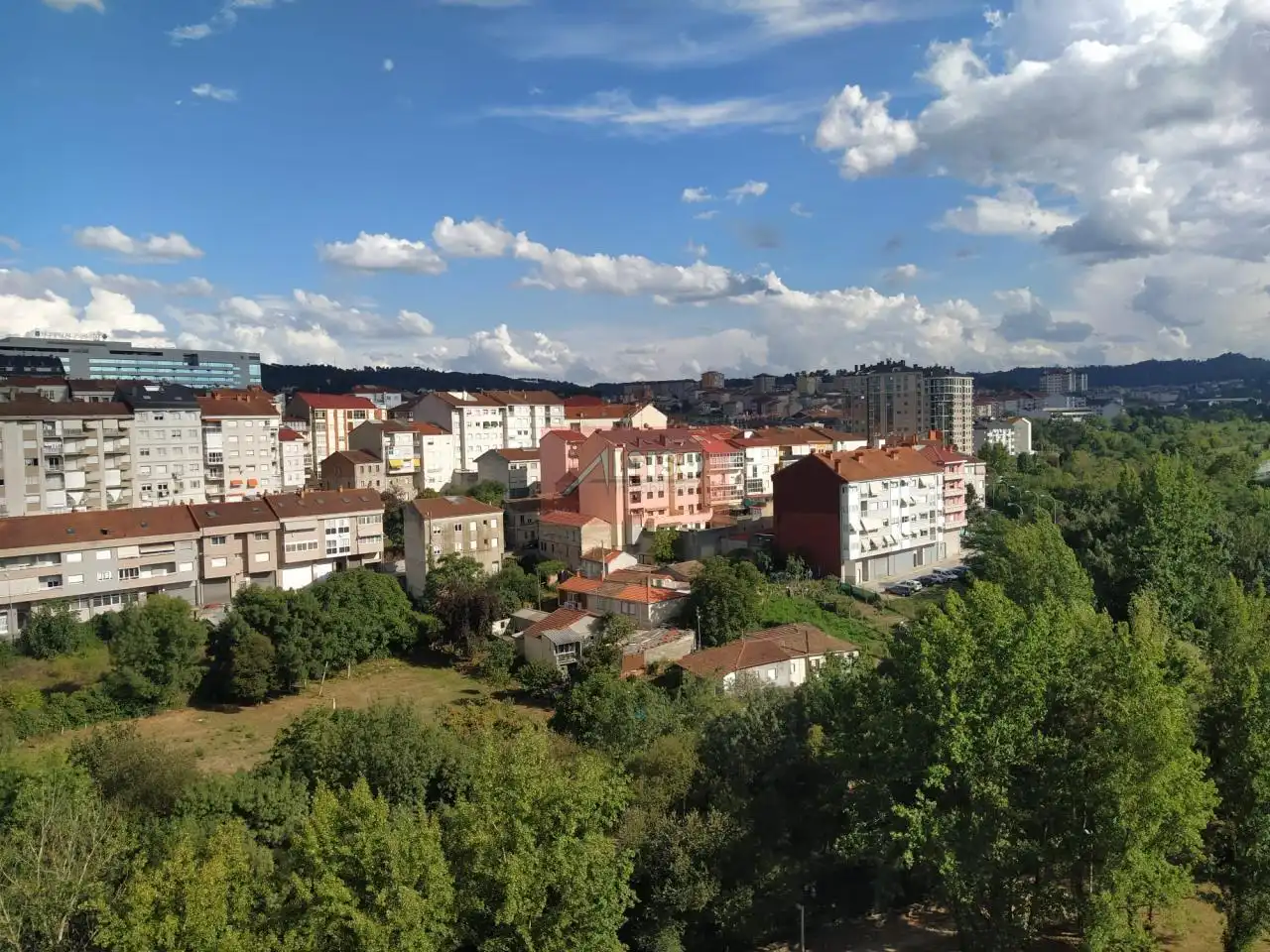 Vista exterior de Estudi en venda en Ourense Capital  amb Calefacció i Balcó