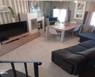 Sala d'estar de Casa adosada en venda en Chapinería amb Aire condicionat