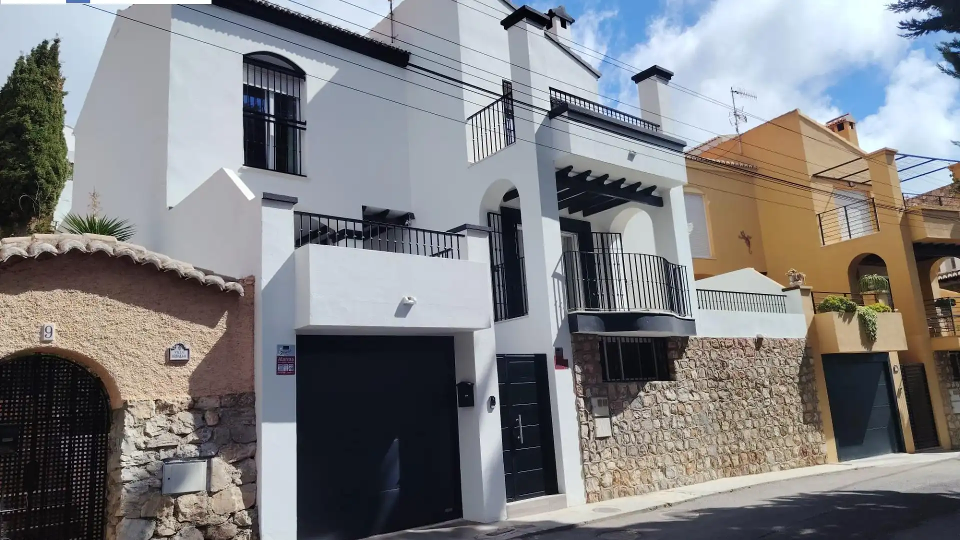 Vista exterior de Casa adosada en venta en Motril con Calefacción, Terraza y Alarma