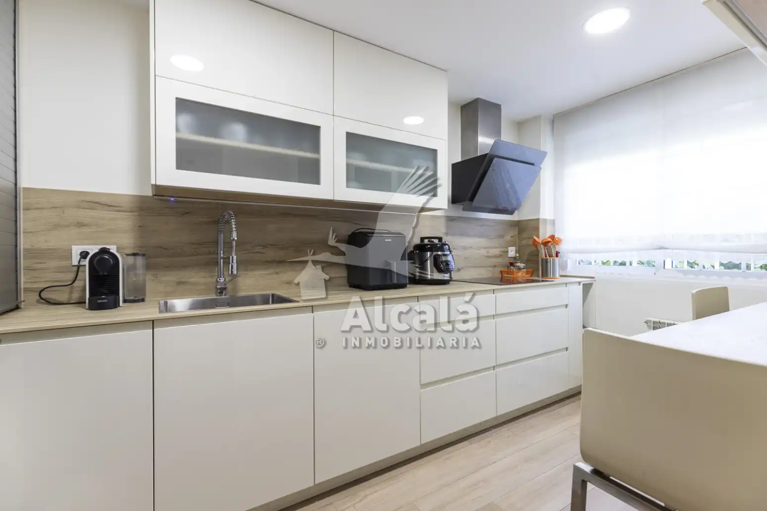 Kitchen of Houses for sale in Alcalá de Henares  with Air Conditioner, Heating and Parquet flooring