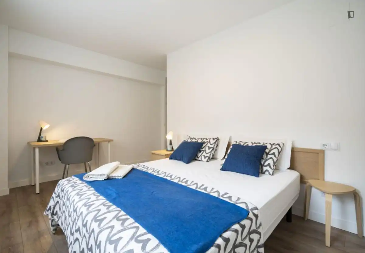 Dormitori de Apartament de lloguer en Madrid amb Calefacció, Moblat i Forn