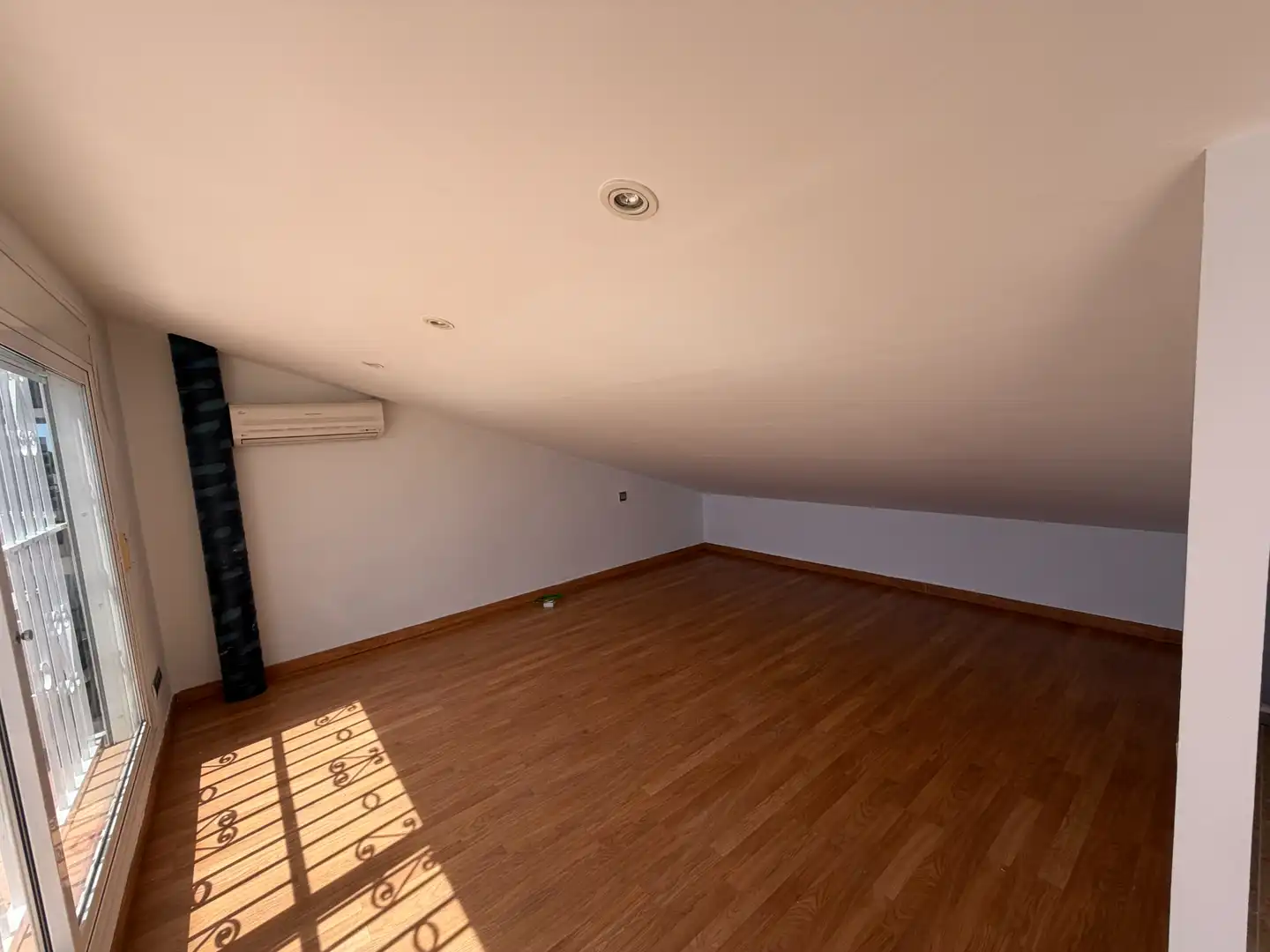 Semi-detached house with terrace for sale in Carrer Castell de Prades 10, imagen 48