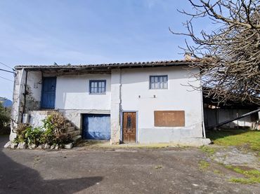 Casa rústica con jardín en venta en Celorio - Poó - Parres