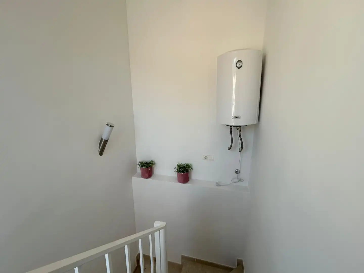 Badezimmer von Einfamilien-Reihenhaus zum Verkauf in Cullera mit Klimaanlage, Terrasse und Möbliert