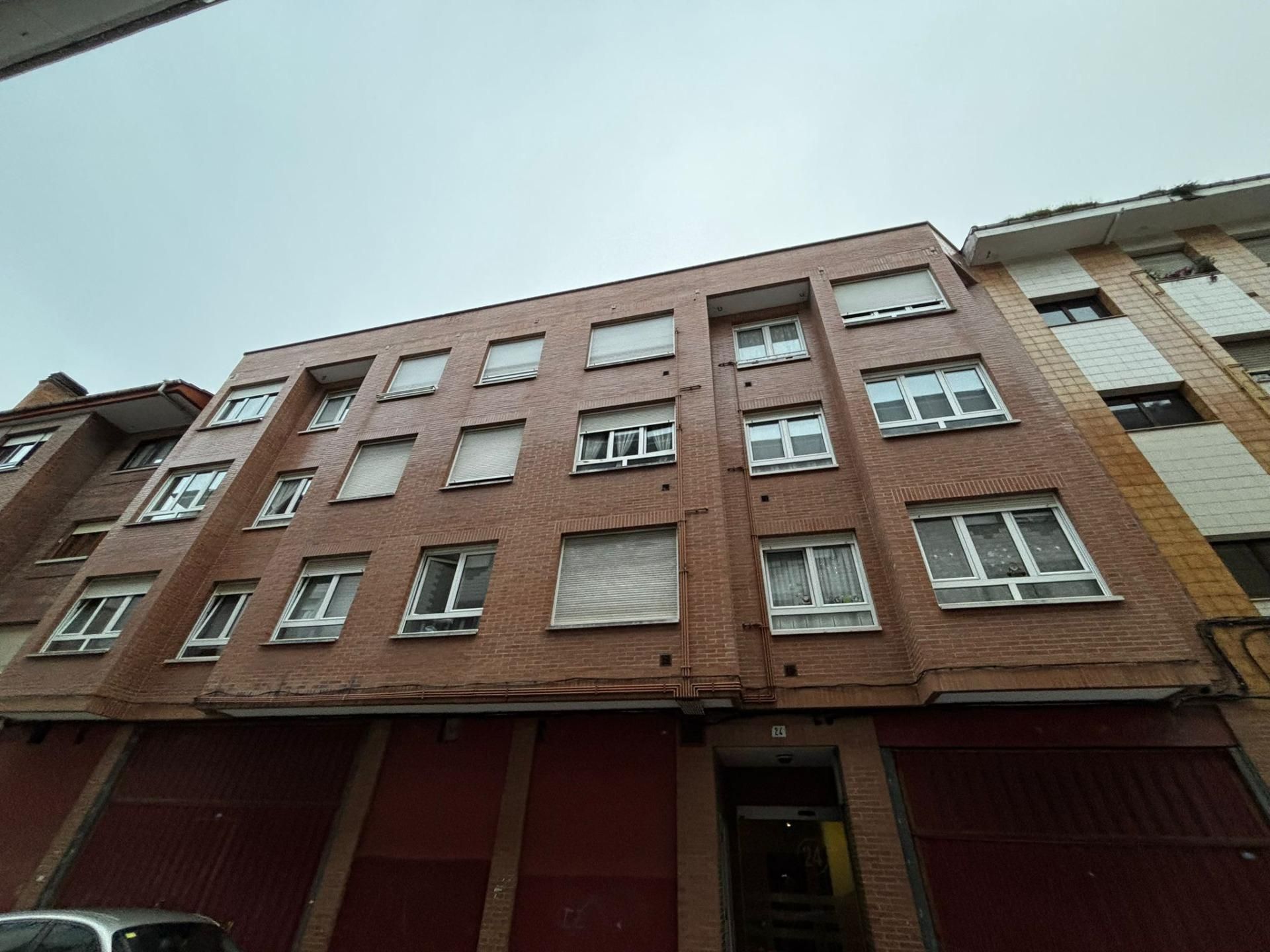 Vista exterior de Piso en venta en Gijón  con Parquet y Trastero