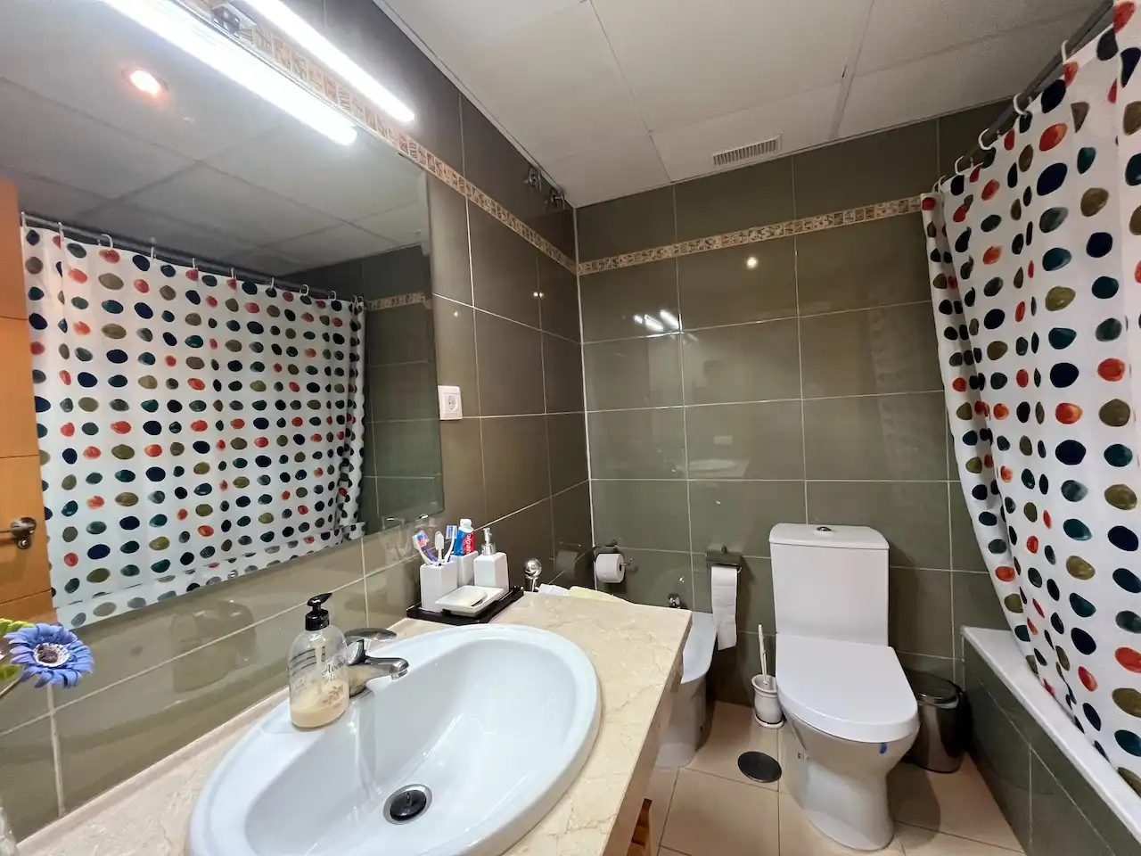 Baño de Casa adosada en venta en Vélez-Málaga con Aire acondicionado, Calefacción y Jardín privado