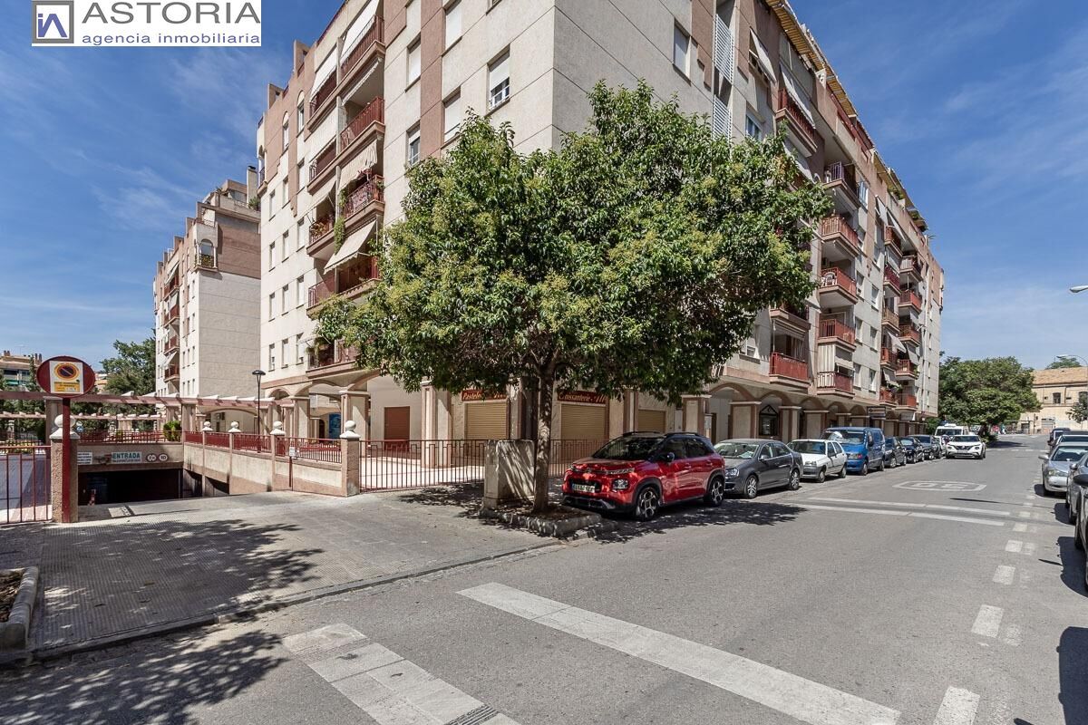 Exterior view of Garage for sale in  Granada Capital