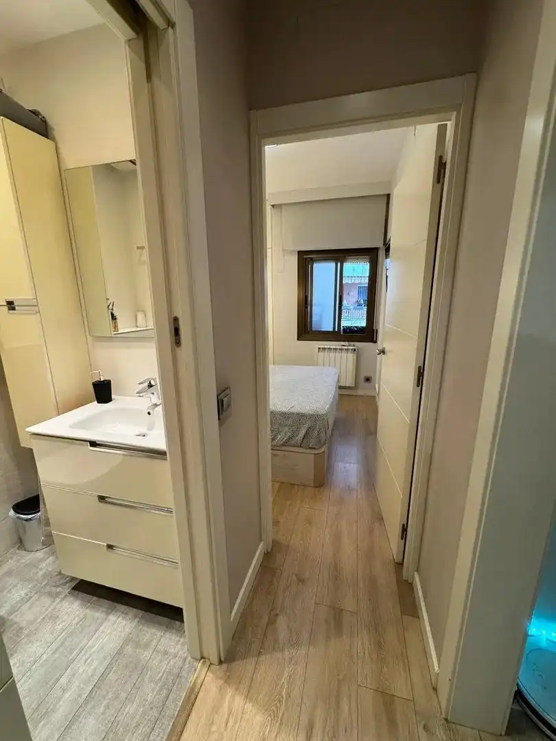 Dormitori de Apartament en venda en Barcelona amb Parquet i Balcó