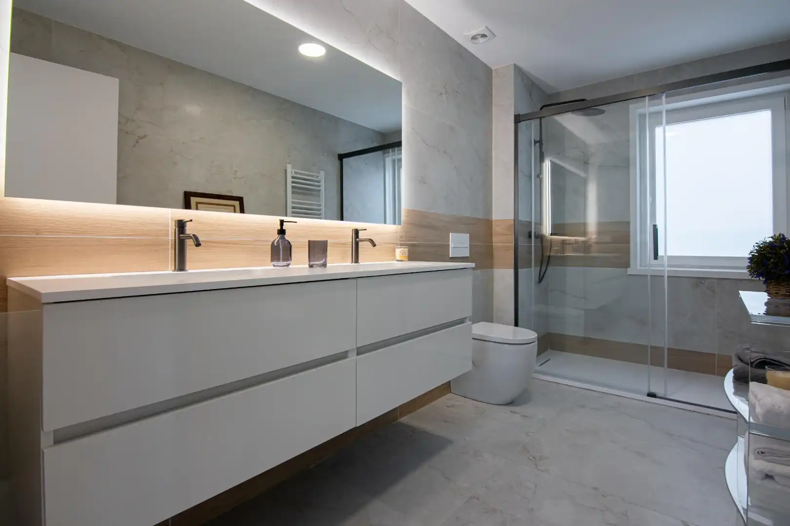 Baño de Ático en venta en A Coruña Capital  con Calefacción y Terraza