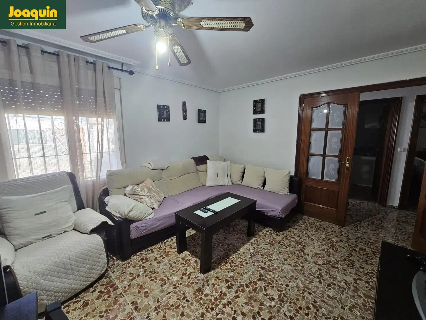 Sala d'estar de Casa o xalet en venda en Córdoba amb Aire condicionat, Traster i Piscina