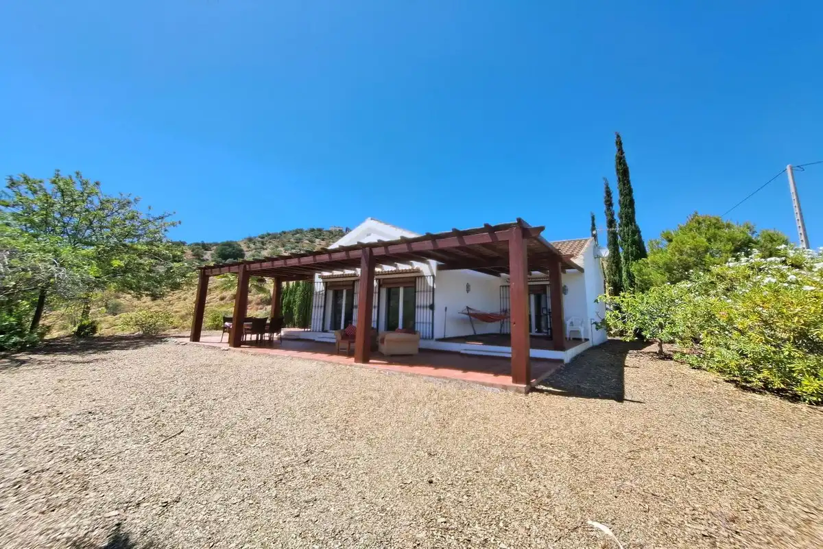 Vista exterior de Finca rústica en venda en Tolox amb Jardí privat, Terrassa i Piscina