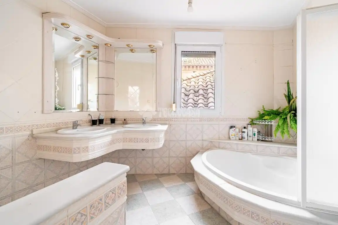 Bathroom of Flat for sale in Padul  with Air Conditioner, Heating and Terrace